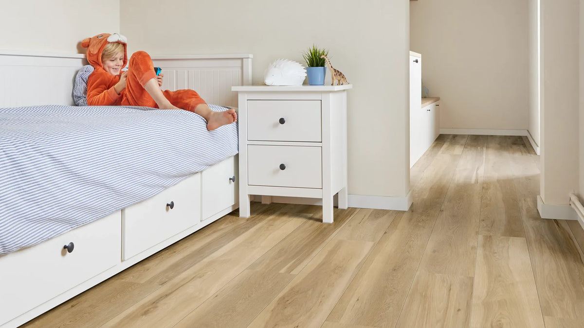 COREtec Essentials 1500+ Series Ocala Walnut 54 | Click PVC | sfeerbeeld 2