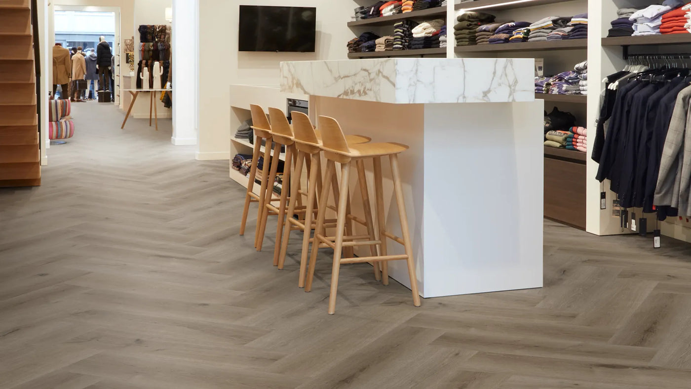 COREtec Essentials Herringbone Texas Oak H86 | Visgraat Klik PVC | sfeerbeeld 1