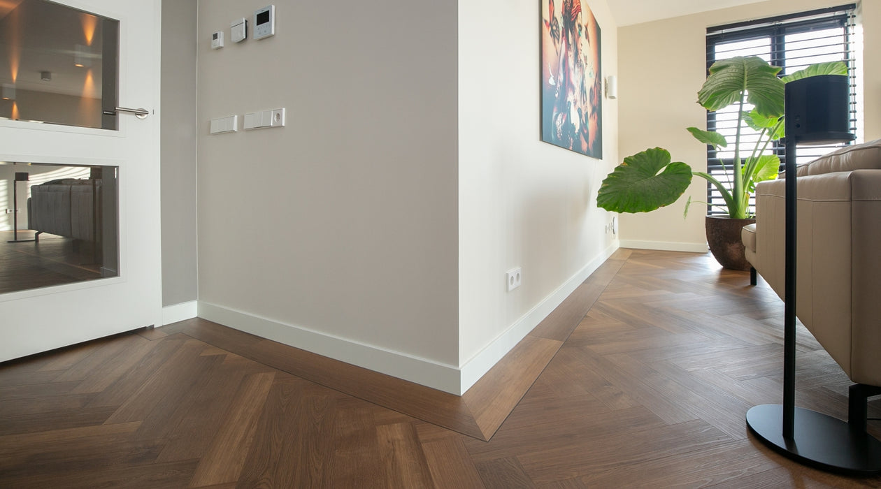 mFLOR 40813 Parva Broad Leaf Dark Sycamore | Visgraat PVC | Dryback
