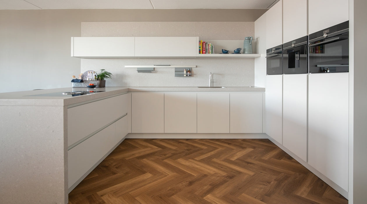 mFLOR 40813 Parva Broad Leaf Dark Sycamore | Visgraat PVC | Dryback