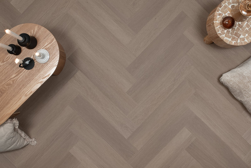Staal van Floer Greige Eiken - Visgraat Click PVC