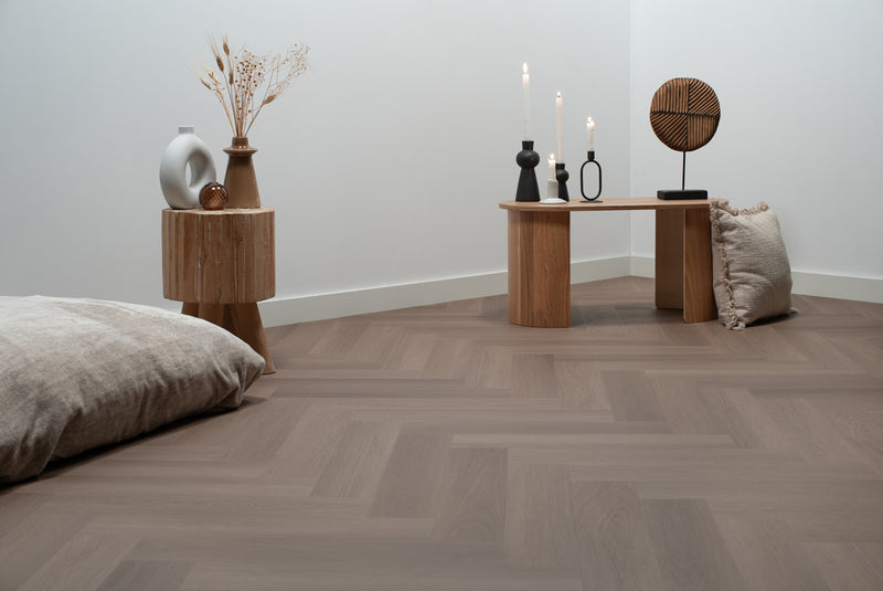 Staal van Floer Greige Eiken - Visgraat Dryback Plak PVC