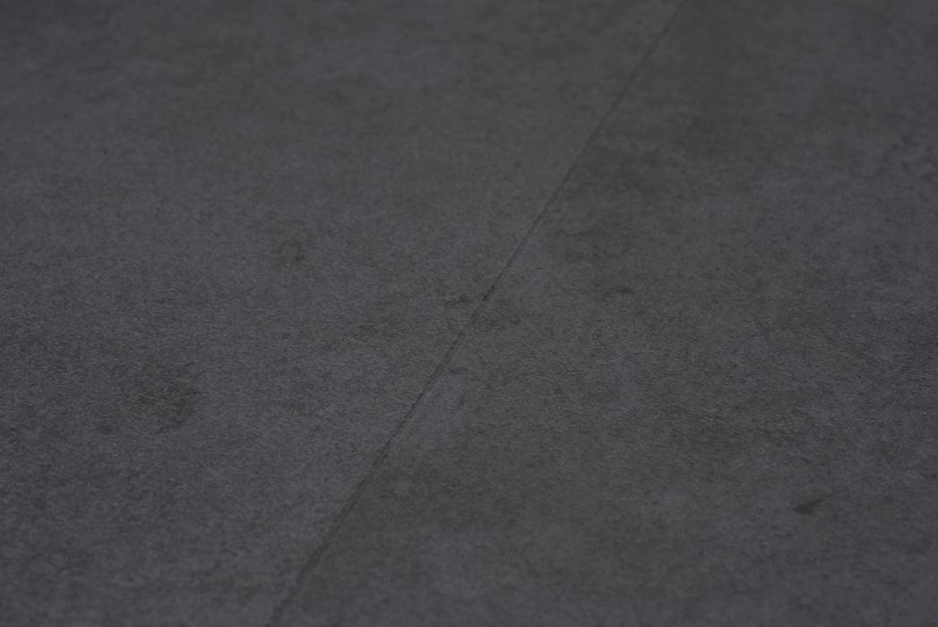 Sfeerbeeld Floer Betonlook Zwart - Tegel Dryback Plak PVC