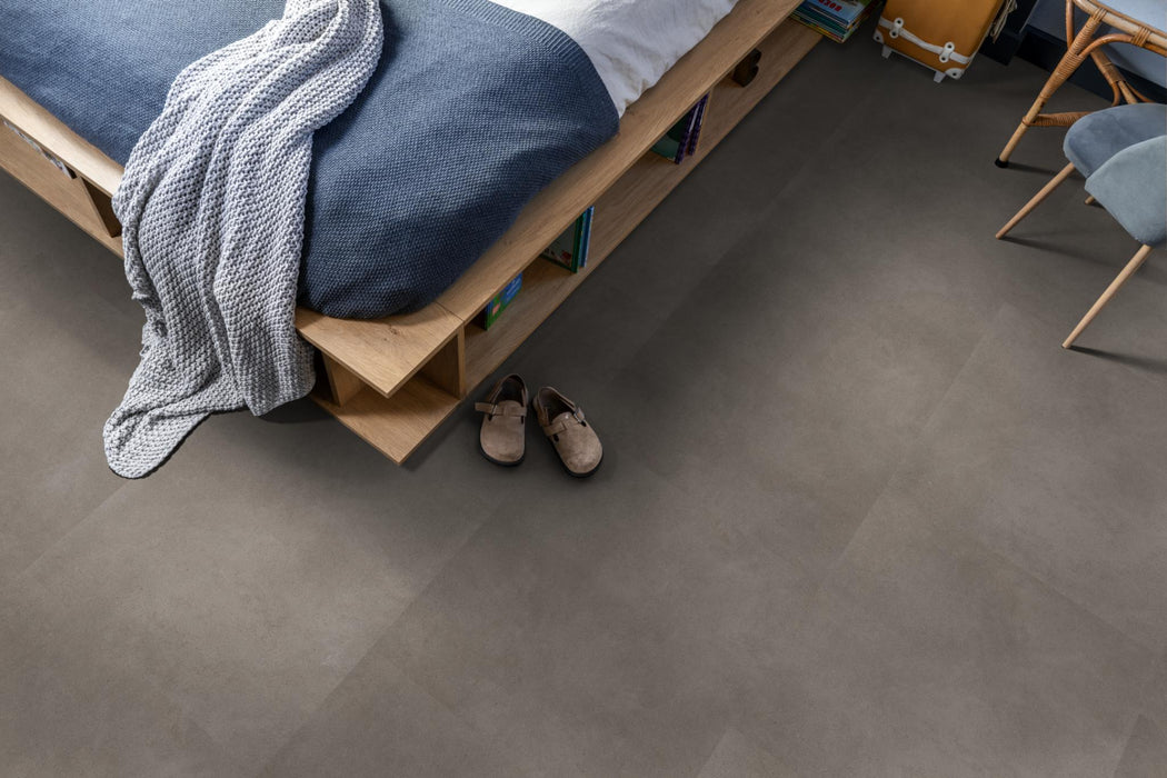Ambiant Baroso Taupe | Tegel 60 x 60 Klik PVC