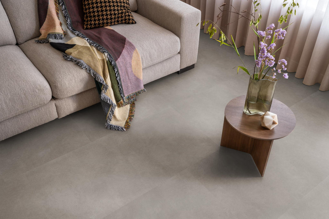Ambiant Baroso Taupe | Tegel 60 x 60 Klik PVC