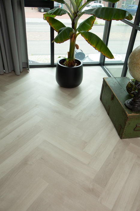 mFLOR 40810 Parva Broad Leaf Light Sycamore | Visgraat PVC | Dryback