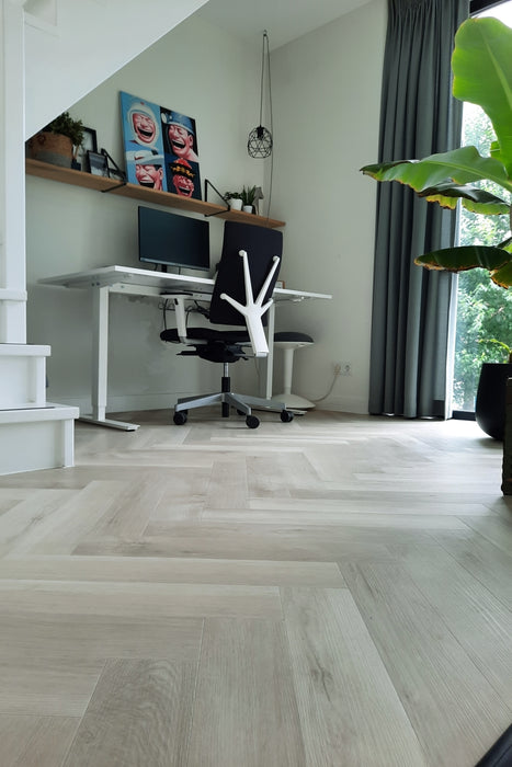 mFLOR 40810 Parva Broad Leaf Light Sycamore | Visgraat PVC | Dryback
