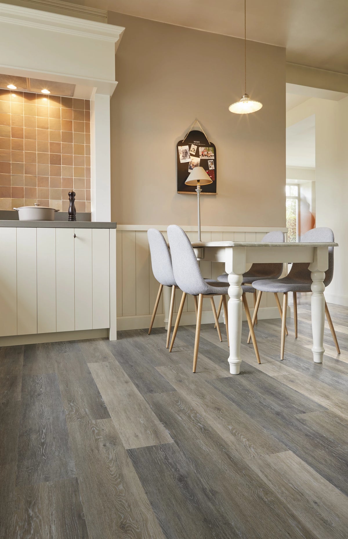 COREtec Essentials 1200 Series Blackstone Oak 707 | Click PVC | sfeerbeeld 1
