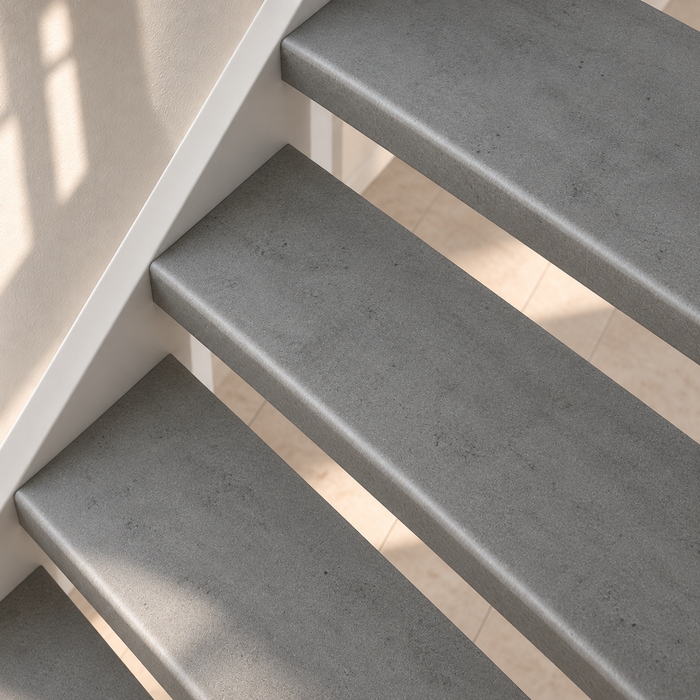 loft grijs traprenovatie, open trap, detail schuin van boven